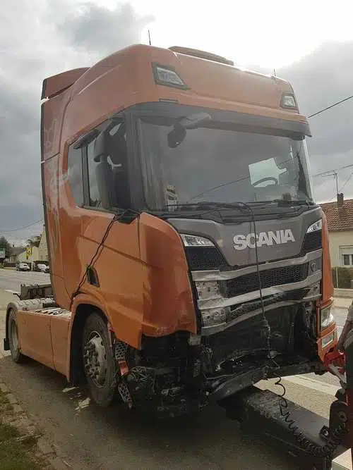 Remorquage dun camion Scania de Auxerre 89 a Avranches 50 2 - Dépannage, remorquage, réparation