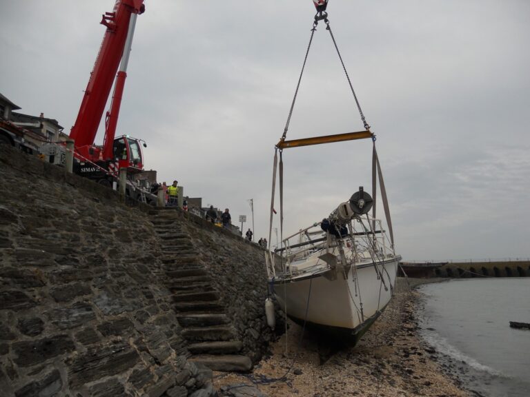 Relevage de voilier en port - Saint-Malo 1