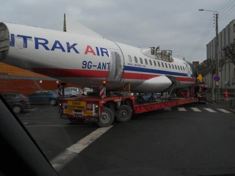transport exceptionnel davion antrak air en bretagne 1 - Saint-Malo, Rennes, Bretagne Transport exceptionnel d'avion Antrak Air en Bretagne 1